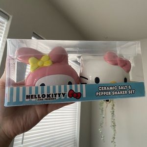 Hello Kitty Ceramic Salt and Pepper Shaker Set